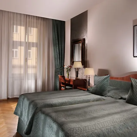 Ariston Hotell