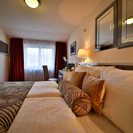 Ariston 4*