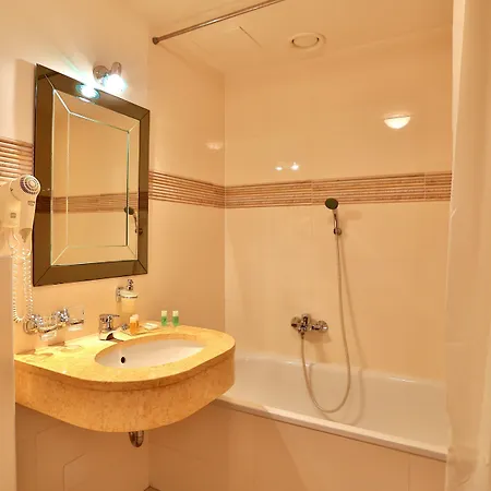 Ariston Hotell 4*