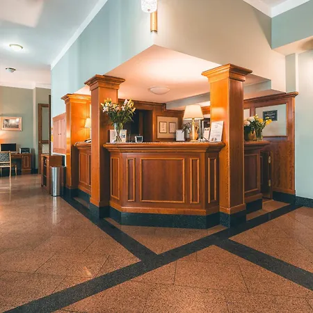 Отель Ariston 4*