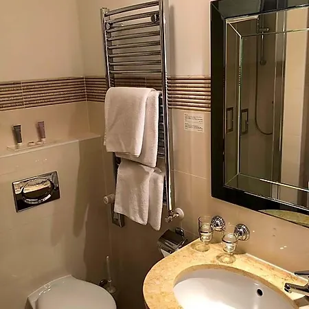 Ariston Hotel 4*
