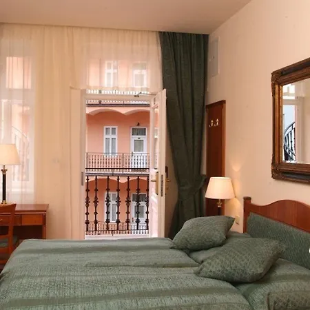 Ariston 4*