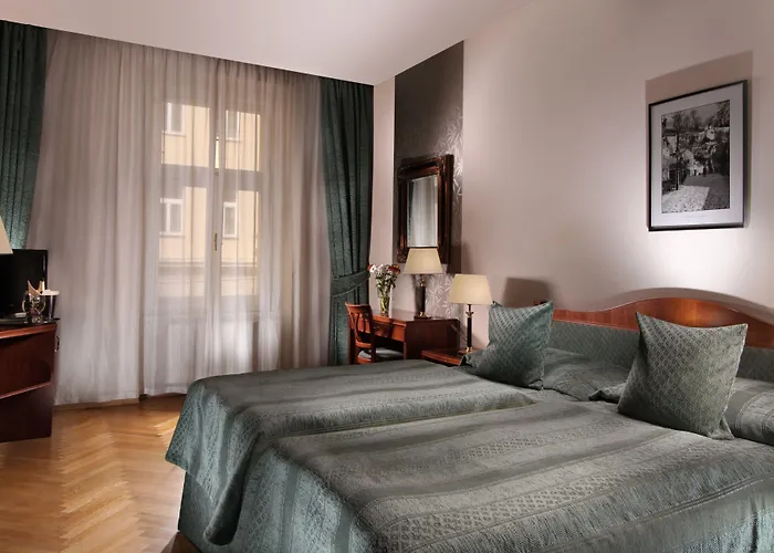 Ariston Hotell