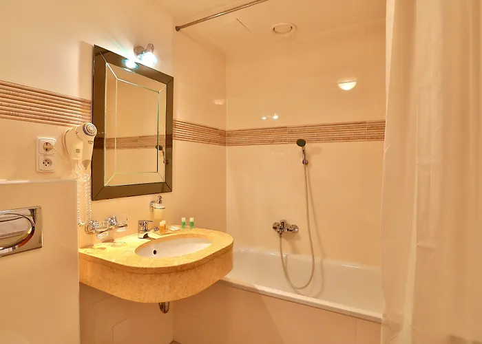 Ariston Hotell 4*