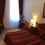 Ariston מלון 4*